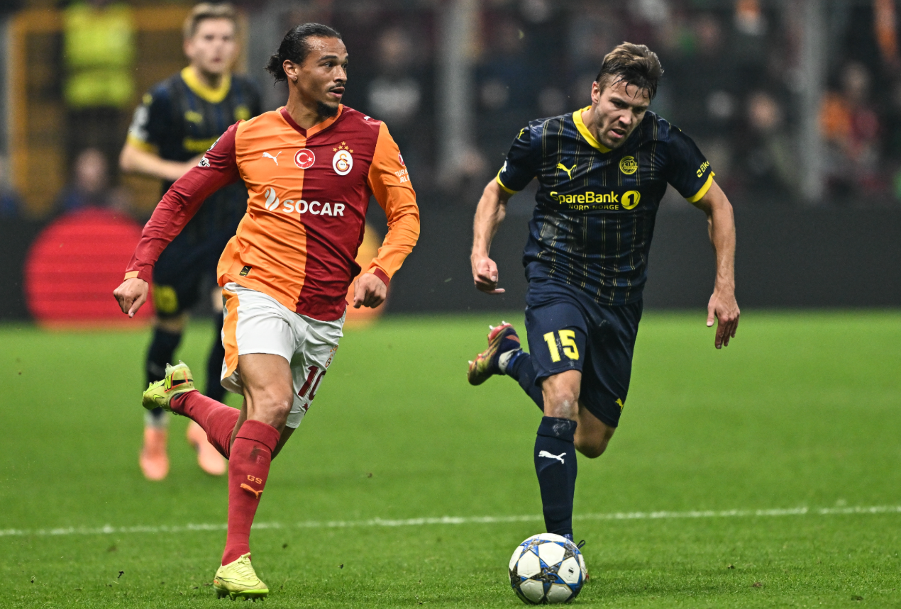 “8-3 DE BİTEBİLİRDİ, 3-3 DE”
Erman Toroğlu, mücadelede temponun çok yüksek olduğuna dikkat çekti:
“Abartmadan söylüyorum, 8-3 de bitebilirdi 3-3 de. Osimhen enerjisiyle rakibi bunalttı. Galatasaray ilk 30 dakikada rakibin kafasını yerden kaldırtmadı. İkinci yarıda ise yorgunluk baş gösterdi.”