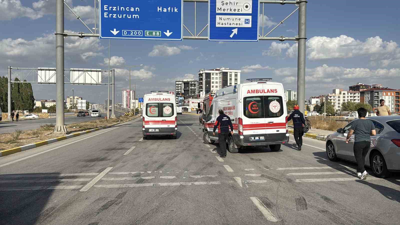 Sivas’ta Korkunç Kaza! 3 Araç Birbirine Girdi, 1 Ölü