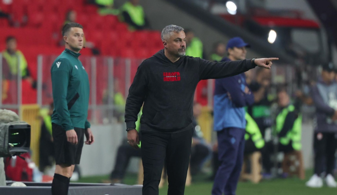 Maçın ardından basın toplantısında konuşan Thomas Reis, “Konferans Ligi’ndeki hedefimiz bir sonraki karşılaşmayı da kazanmak” diyerek Avrupa arenasında istikrarlı bir şekilde ilerlemek istediklerini belirtti.