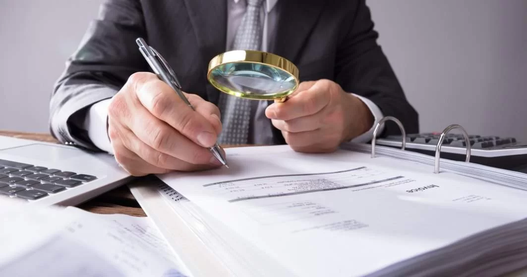 Yazılı sınav 20-21 Aralık tarihlerinde Ankara’da gerçekleştirilecek ve sabah ile öğleden sonra olmak üzere dört ayrı oturumda yapılacak. Yazılı sınavda başarılı olan adaylardan, kadro sayısının dört katı kadar kişi sözlü sınava davet edilecek. Sözlü sınavın yeri ve tarihi daha sonra ilan edilecek.