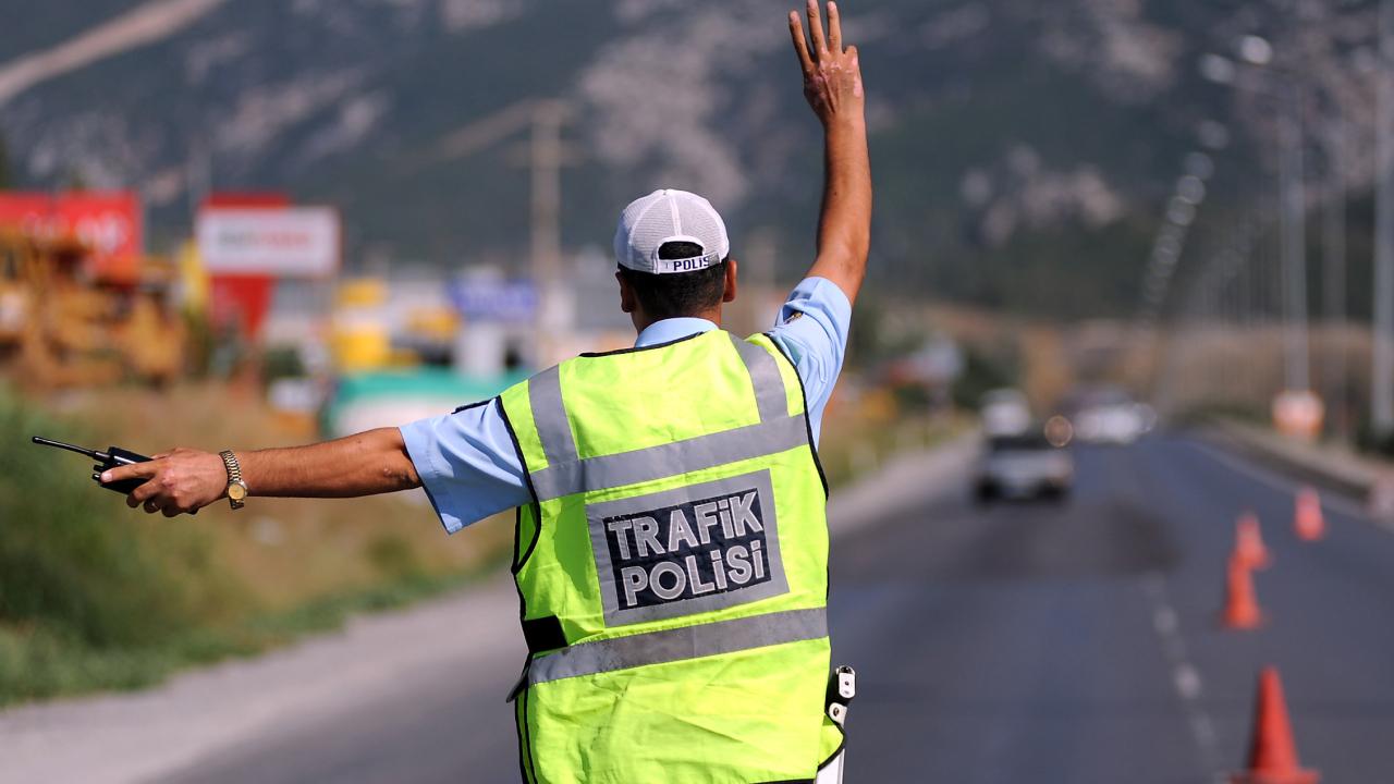 Trafik Polisinden Sürücülere Uyarı Önceliğimiz Hayat Güvenliği