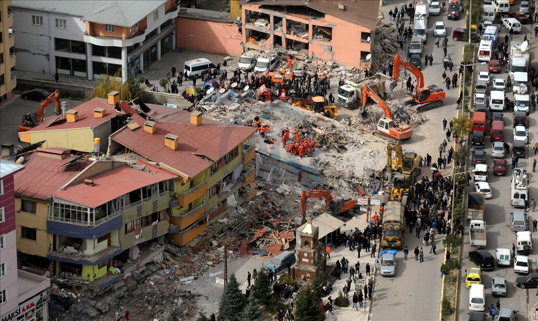 Van Depremi̇ Enkaz