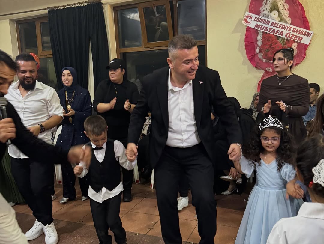 20 Askerin Sehit Oldugu Gun Ak Partili Belediye Baskaninin Halayli Dugun Paylasimi Tepki Cekti 2