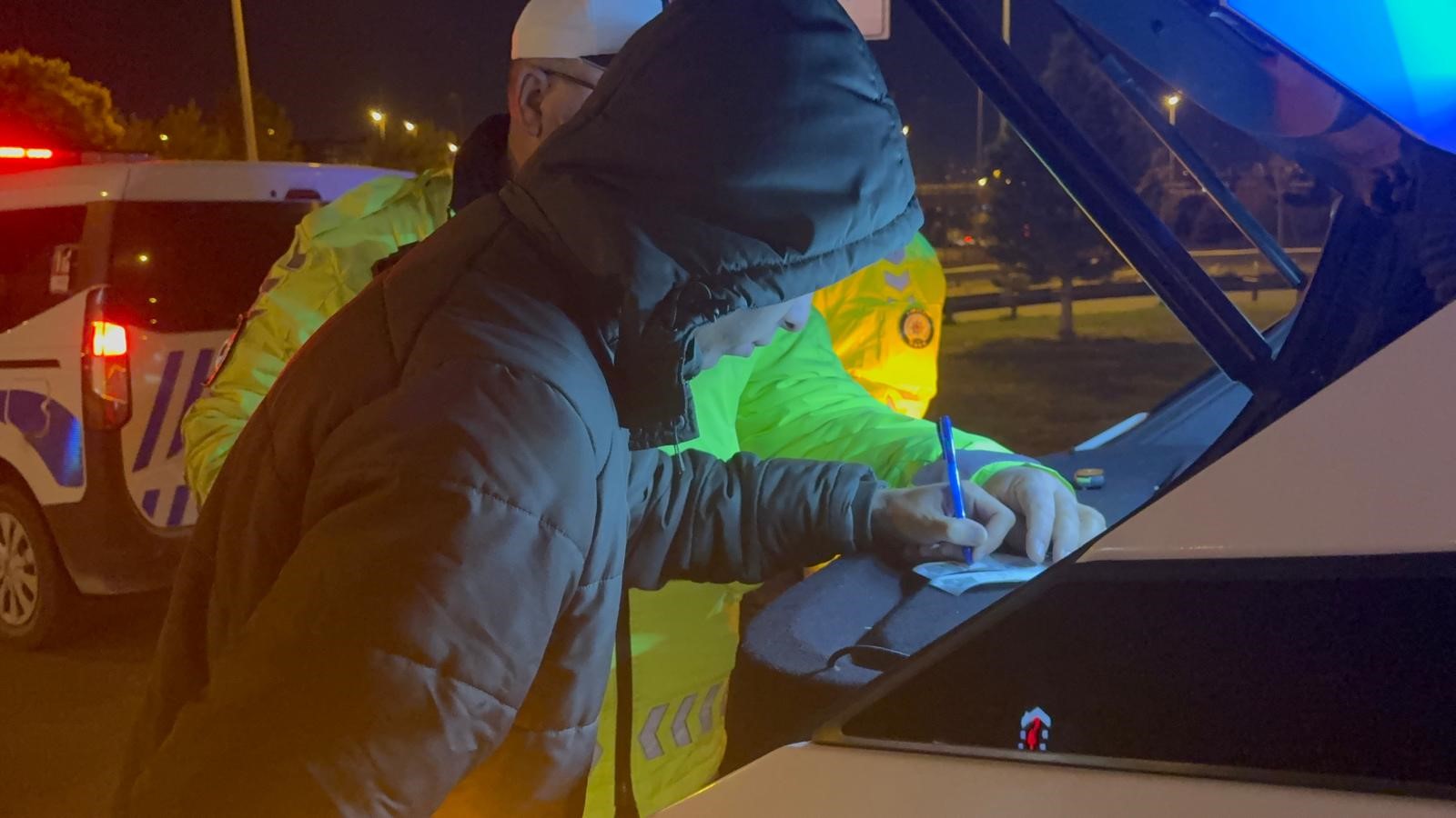 Alkollü Sürücü Direksiyon Başında Uyudu, Kaza Sonrası Da Uyanmadı 2