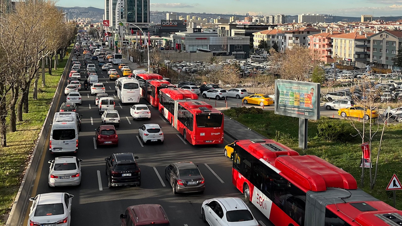 Ankara’da Yol Çalışmaları Sürüyor Konya Yönü Trafiğe Kapatıldı