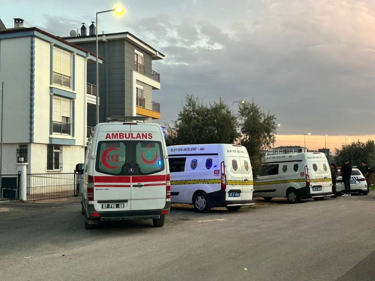 Antalyada Polis Memuru Esi Ve 2 Coc Pgwe
