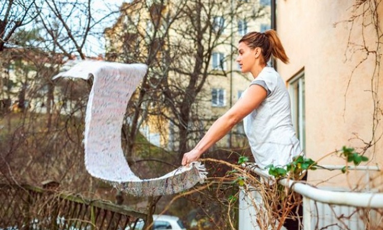 Balkondan Halı Silkeledi, 3 Ay Hapis Cezası Aldı