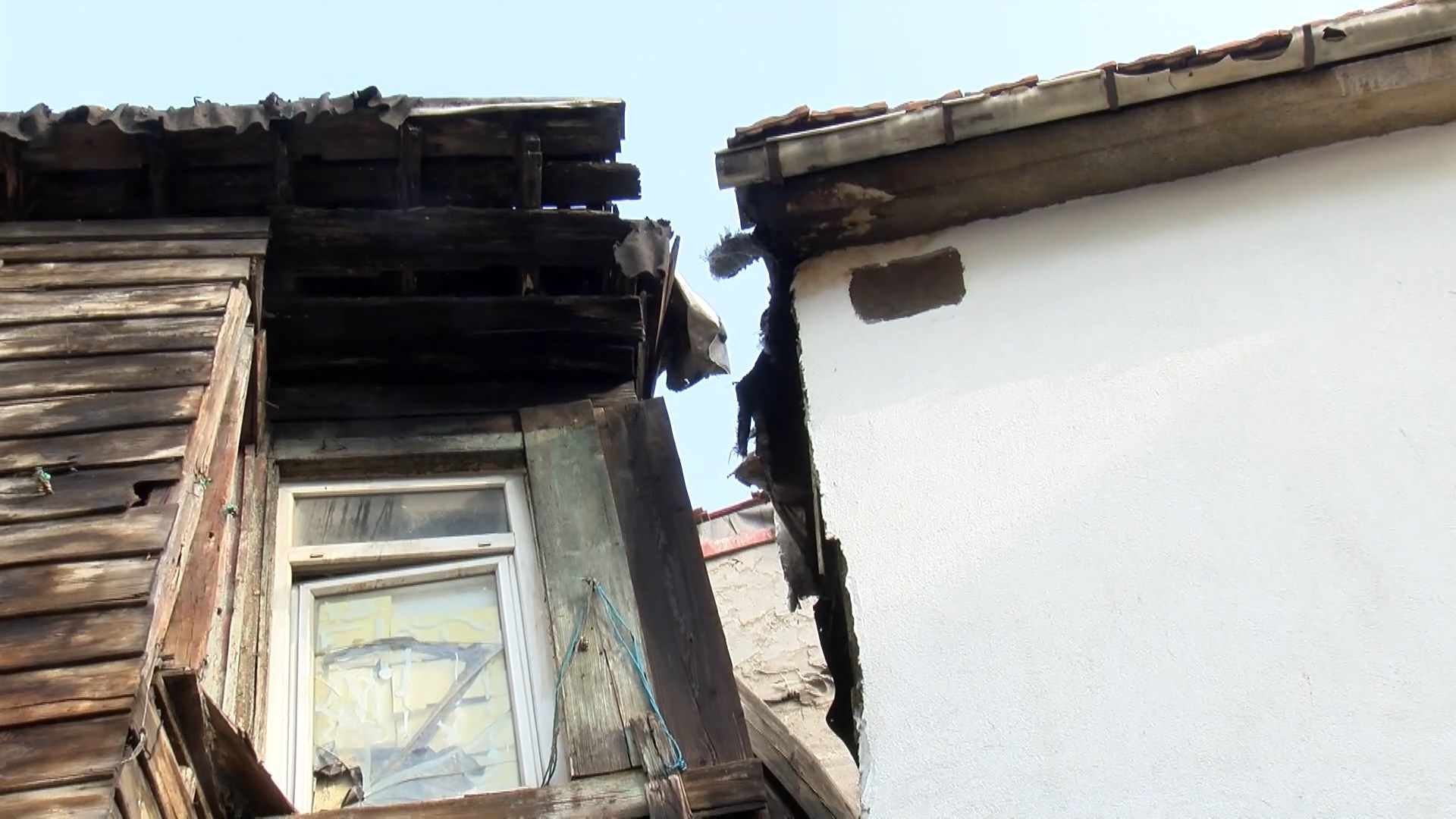 Beyoğlu’nda Metruk Bina Çöktü, Iki Ev Tahliye Edildi1