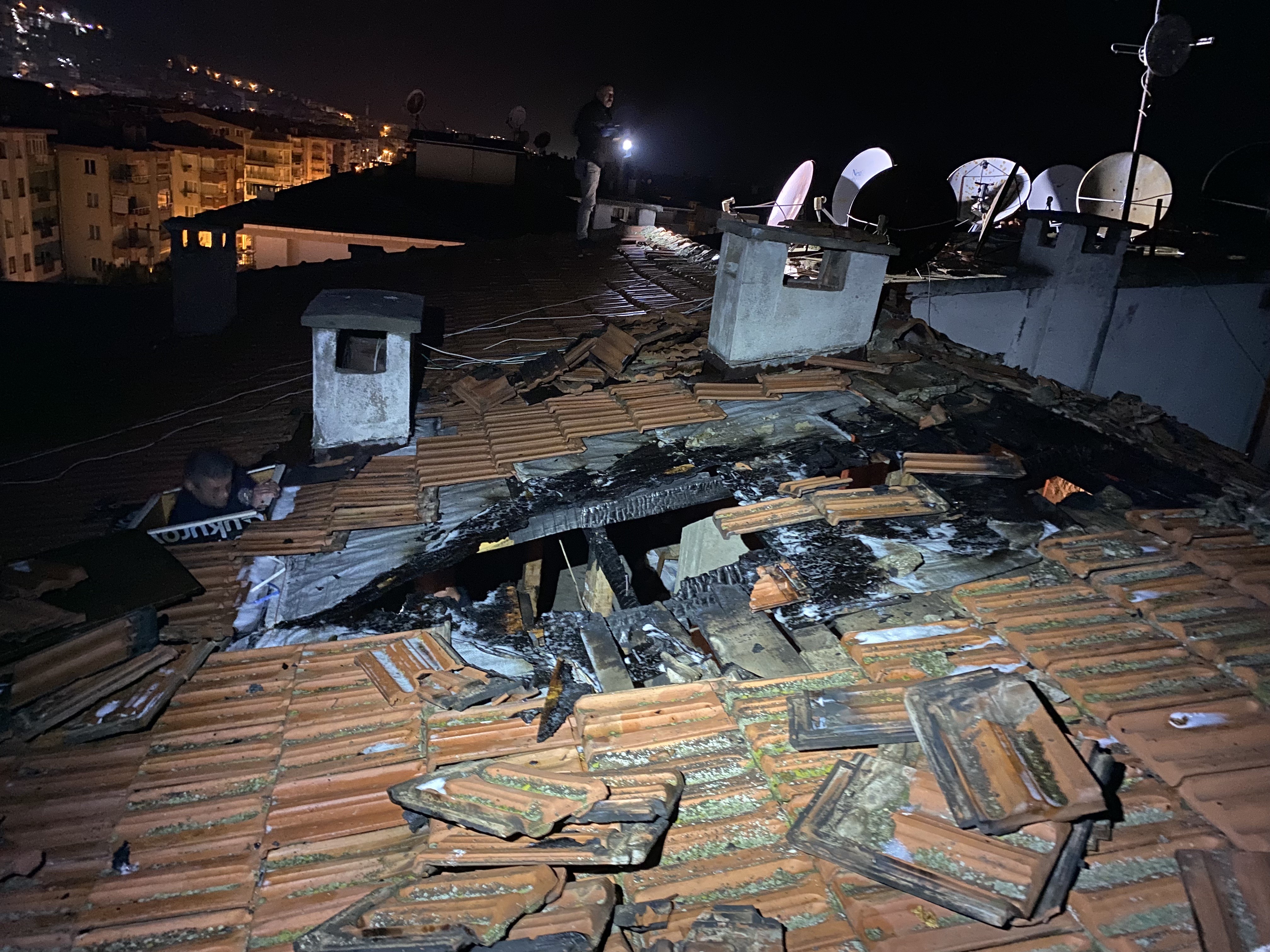 Bursa'da Şüpheli Yangın Aynı Apartman 6. Kez Yandı2