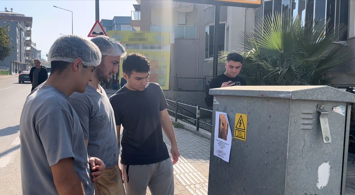 Bursalıları Şaşkına Çeviren Afiş Skandalı “Kızlarınızı Bu Adamdan Uzak Tutun”