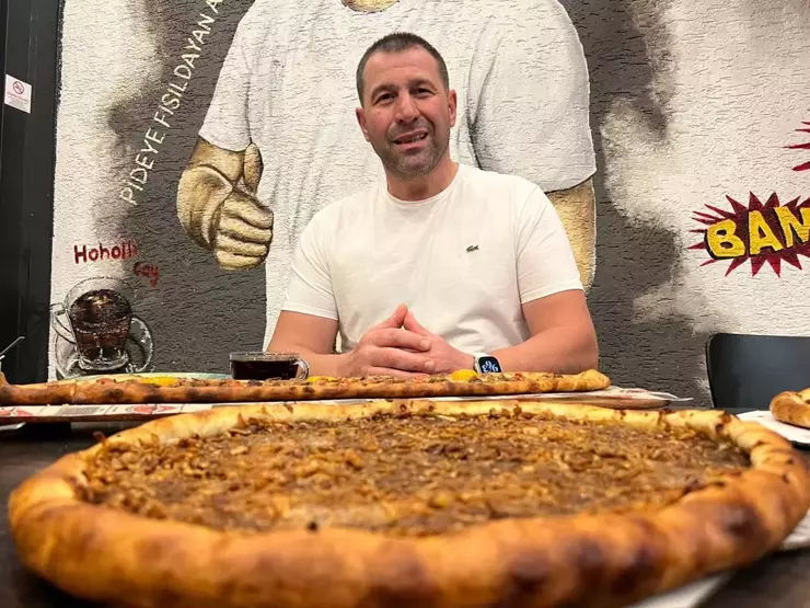 Hamsi Ve Kuymaktan Sonra Simdi De O Trabzonlu Ustanin Elmali Pidesi Yok Satiyor 3