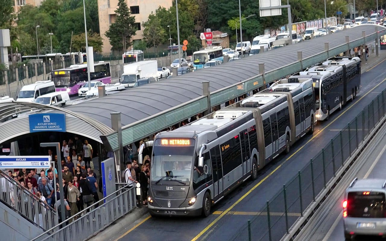 İstanbul’da Metrobüs Seferlerinde Özel Gün Kararı! Güzergah Değişecek