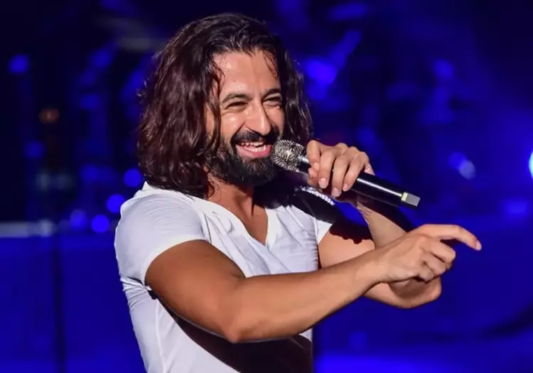 Hobinin böylesi! Aylardır görünmeyen ünlü sanatçı Koray Avcı meğer pazarda karpuz satıyormuş!