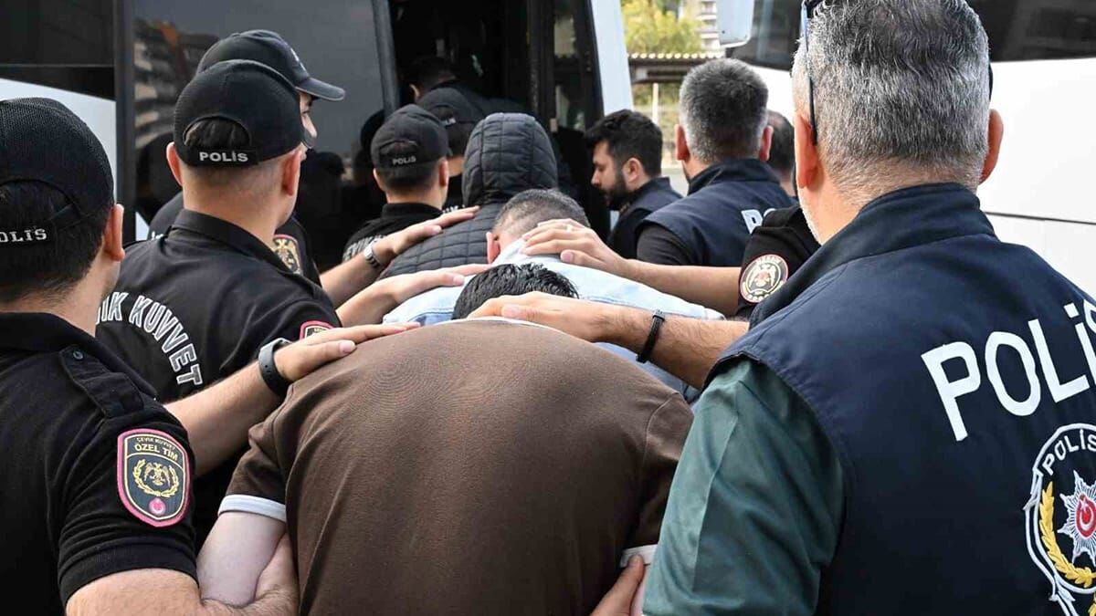 Mersin'deki Yasa Dışı Bahis Operasyonunda 17 Tutuklama 7,6 Milyar Liralık Para Trafiği Deşifre Edildi
