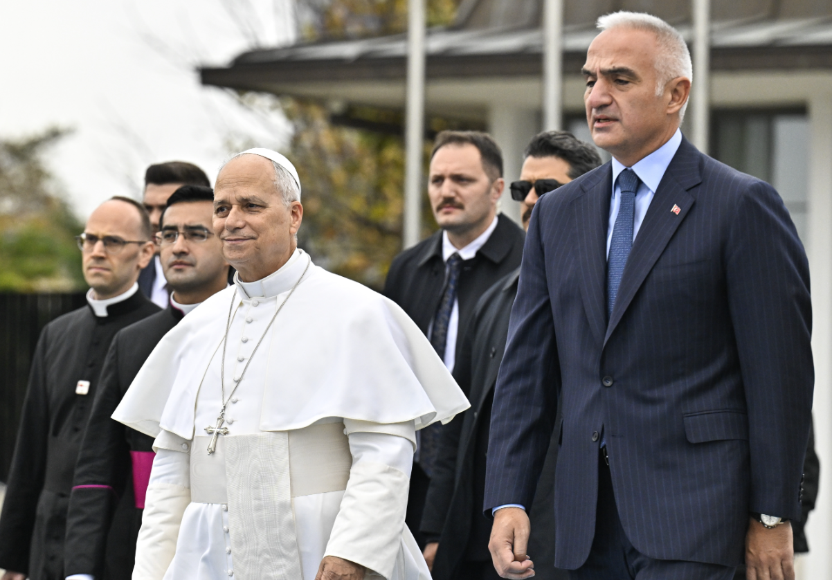 Papa Türkiyeden Ayrıldı 3