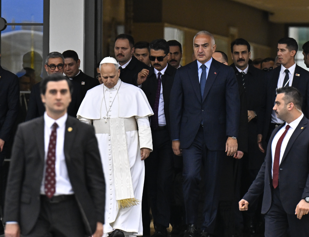 Papa Türkiyeden Ayrıldı