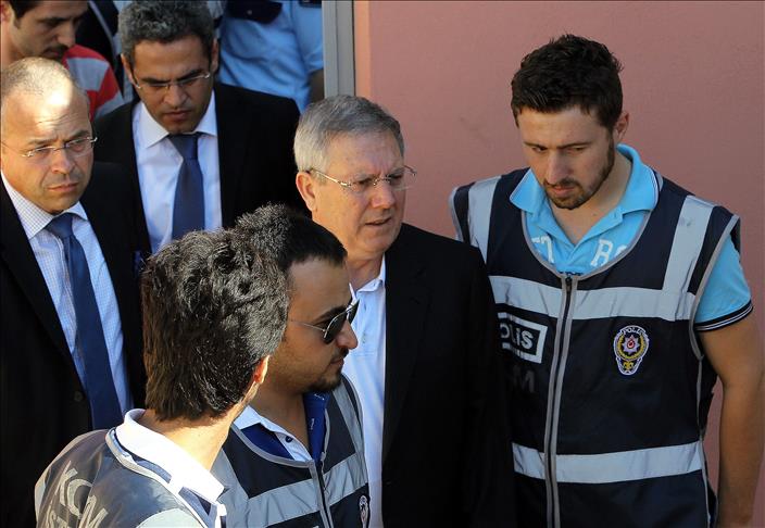 Thumbs B C 0A7969F1B4B5A9153Ba89817636D5604