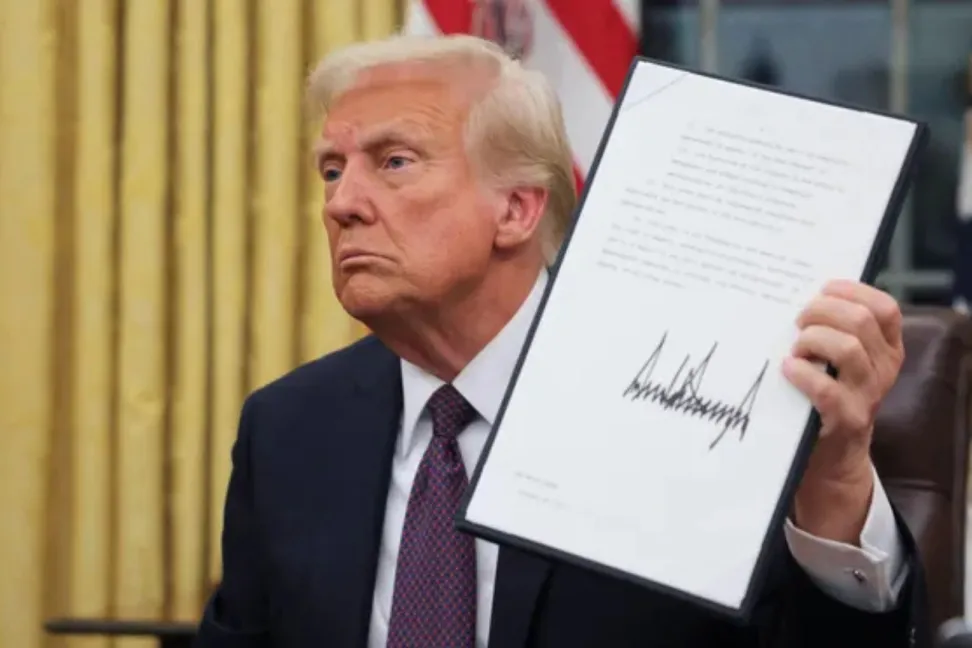 Trump, Epstein Skandalını Aydınlatacak Yasayı Imzaladı1