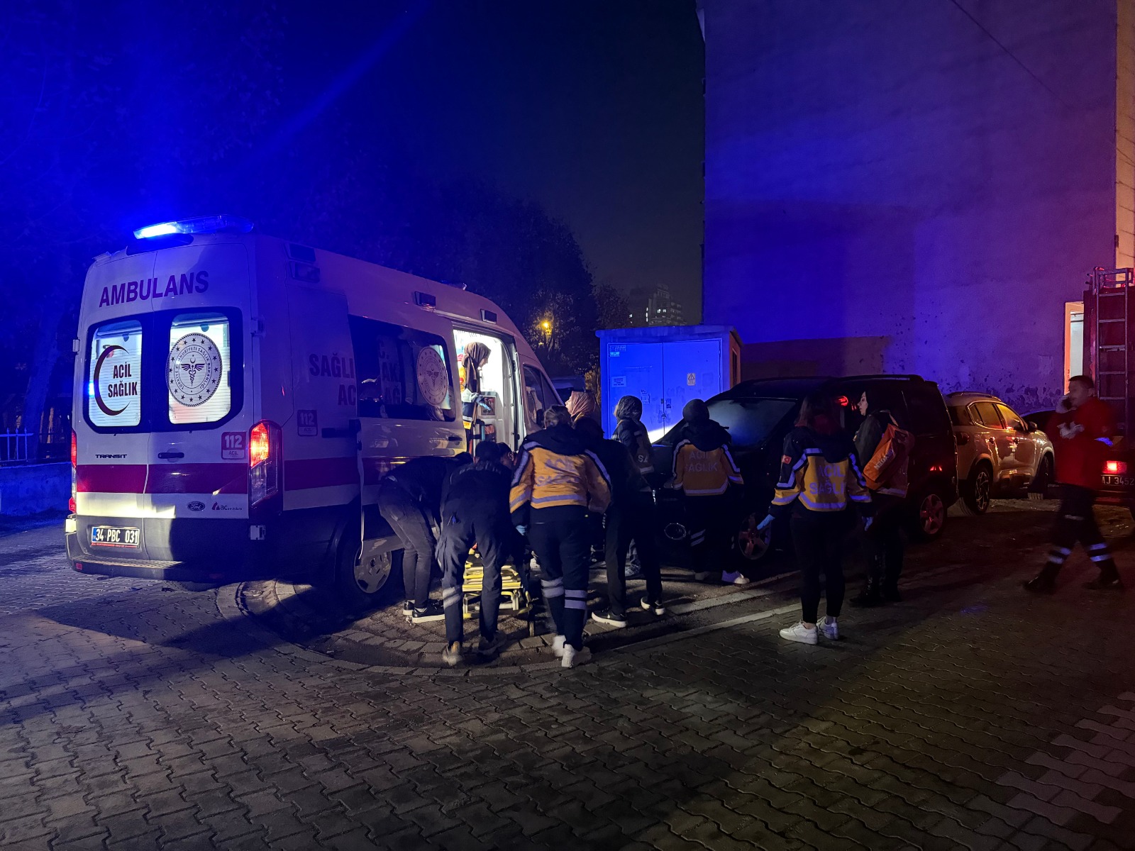 1 Esenyurt’ta Yangın Paniği! 5 Katlı Bina Bir Anda Dumanla Kaplandı