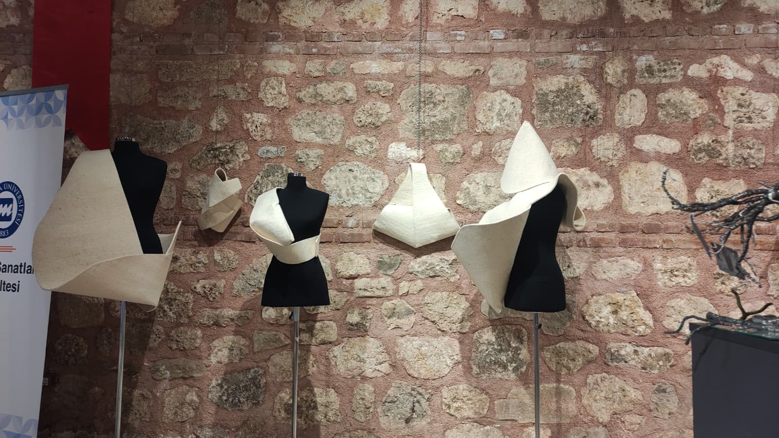 1 “Geleceğin Gelenekleri” Sergisi’ne Sanatseverlerden Yoğun Ilgi