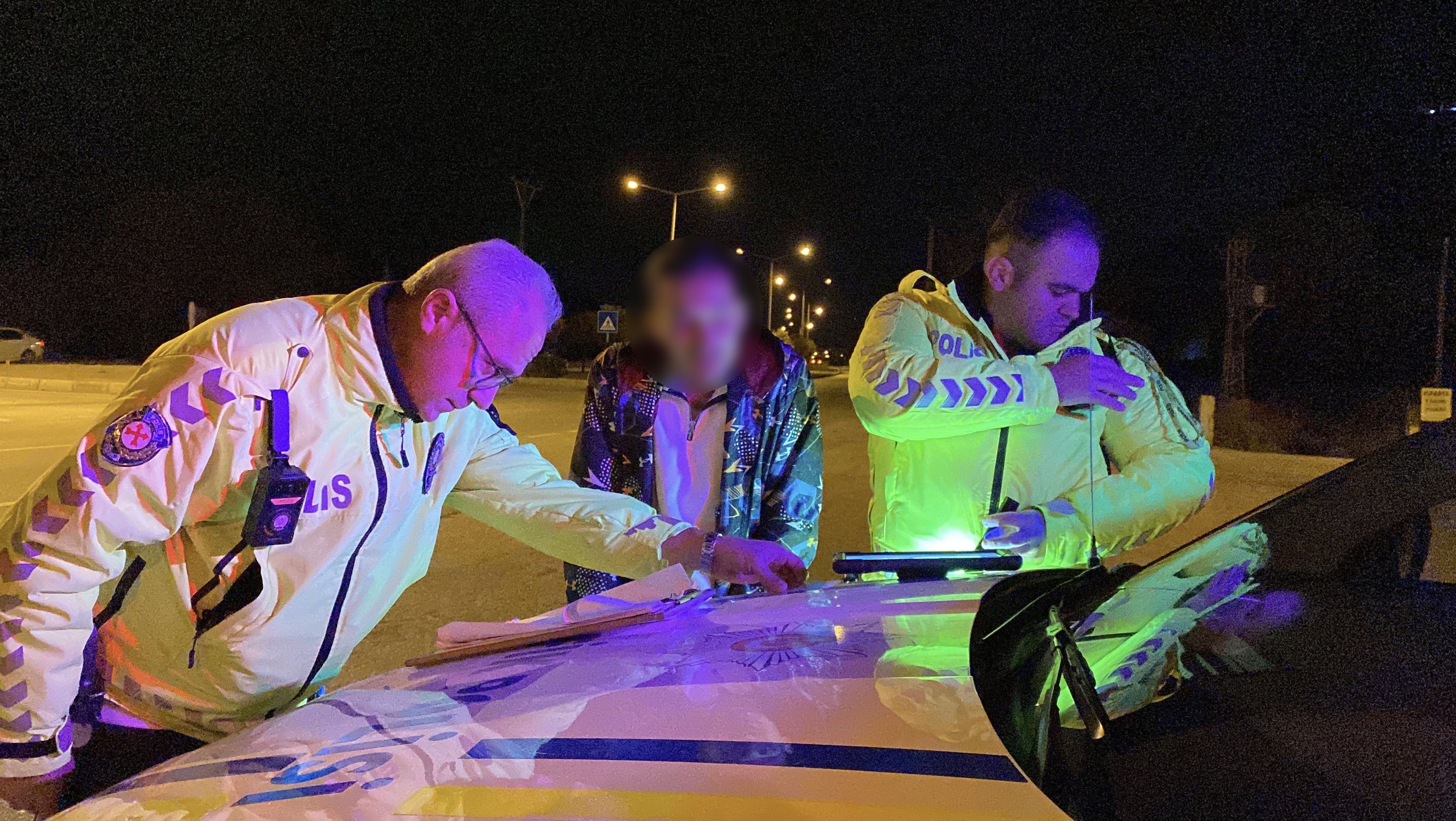 1.97 Promil Alkolle Yakalandı, Ehliyeti Için Dakikalarca Yalvardı1