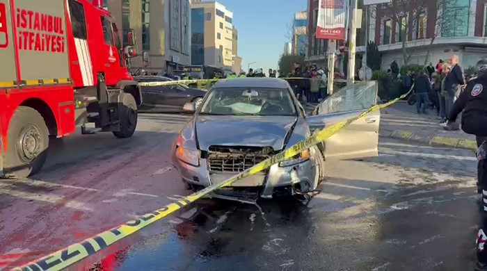 şişli araç kaldırıma daldı