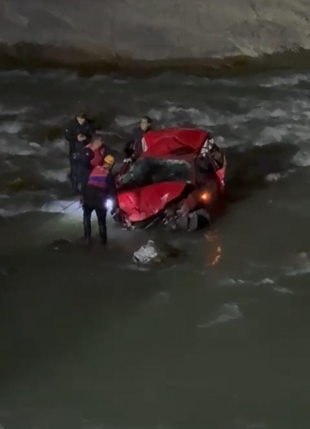 zap suyuna düştüler