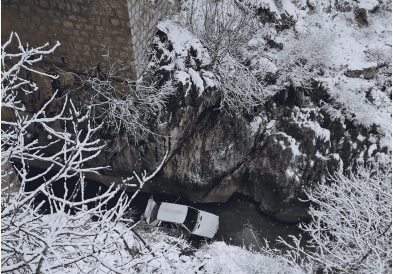 OTOMOBİL DEREYE DÜŞTÜ