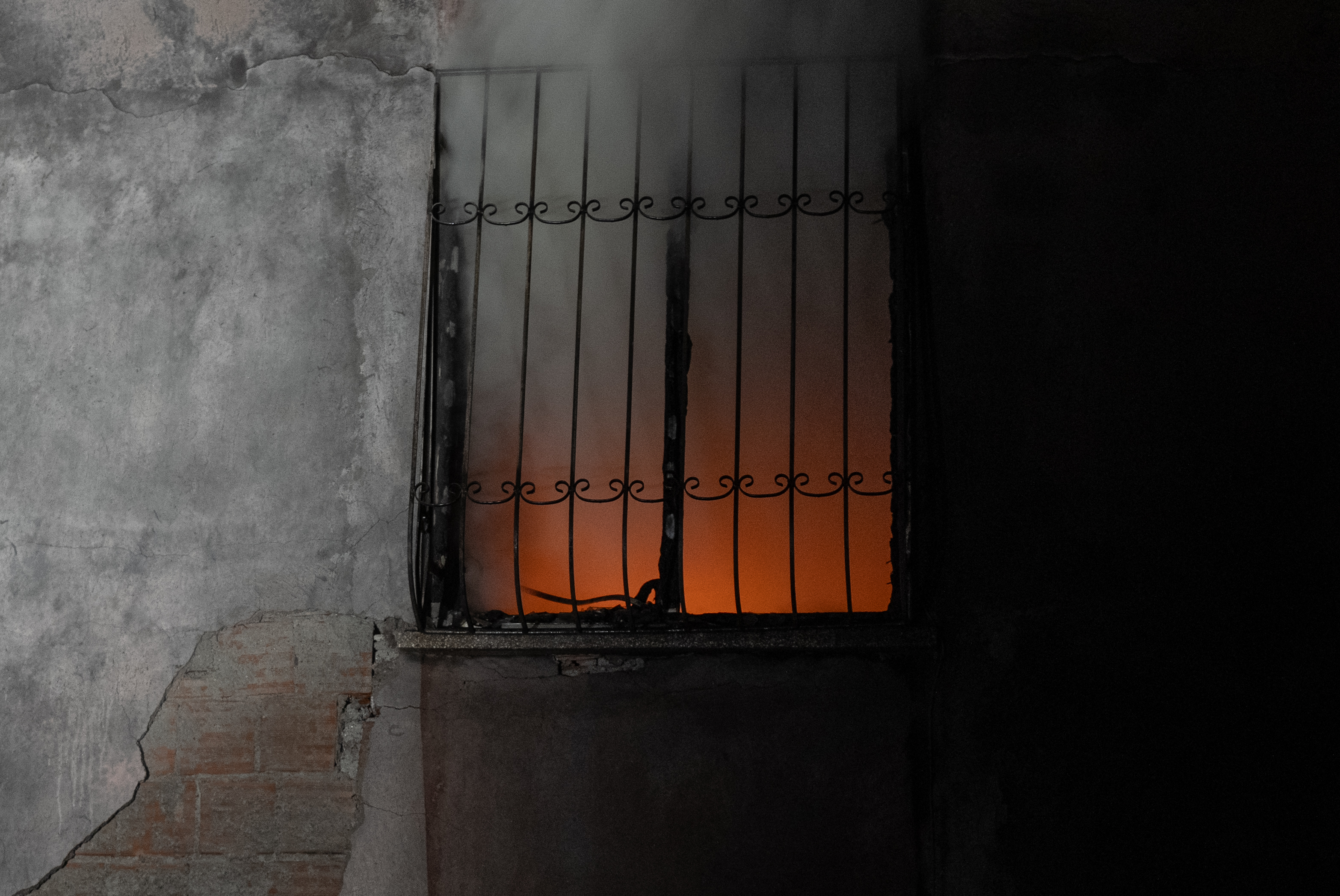 Ankara’da Hurdalık Yangını Apartmana Sıçradı! 8 Kişi Hastanelik Oldu 3