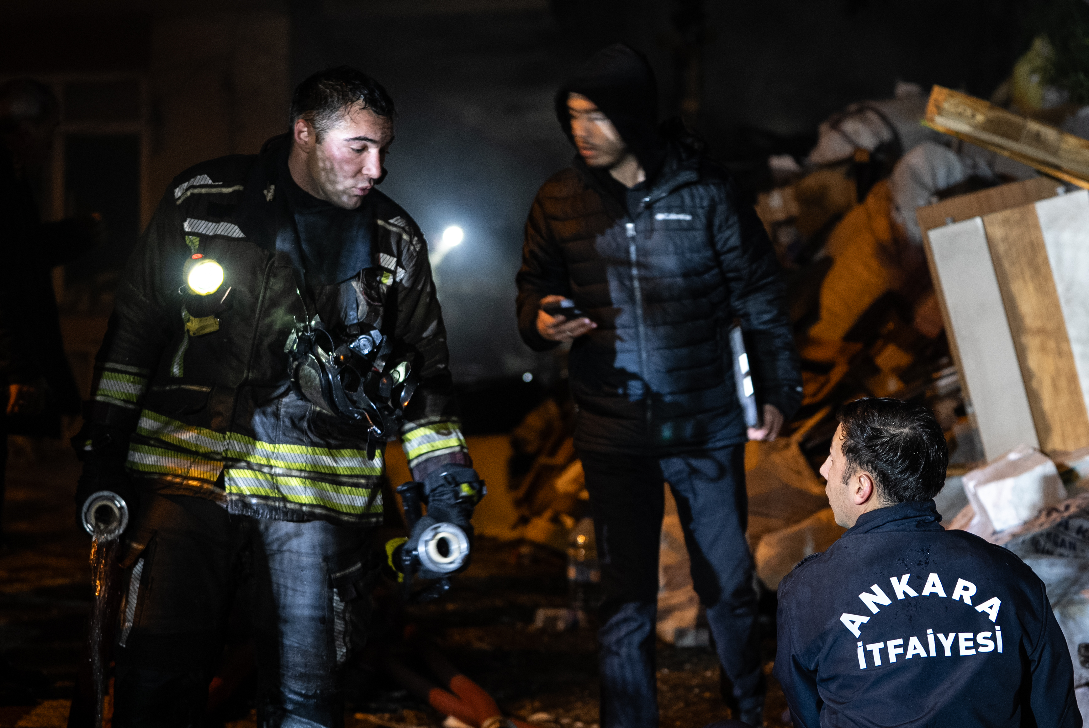 Ankara’da Hurdalık Yangını Apartmana Sıçradı! 8 Kişi Hastanelik Oldu1