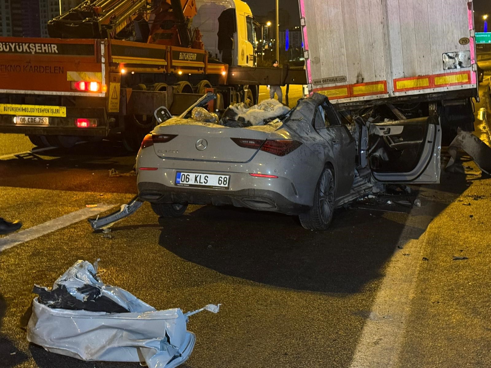 Ankara’da Kaza Dehşeti Otomobil Tırın Altına Girdi! 2 Kişi Can Verdi