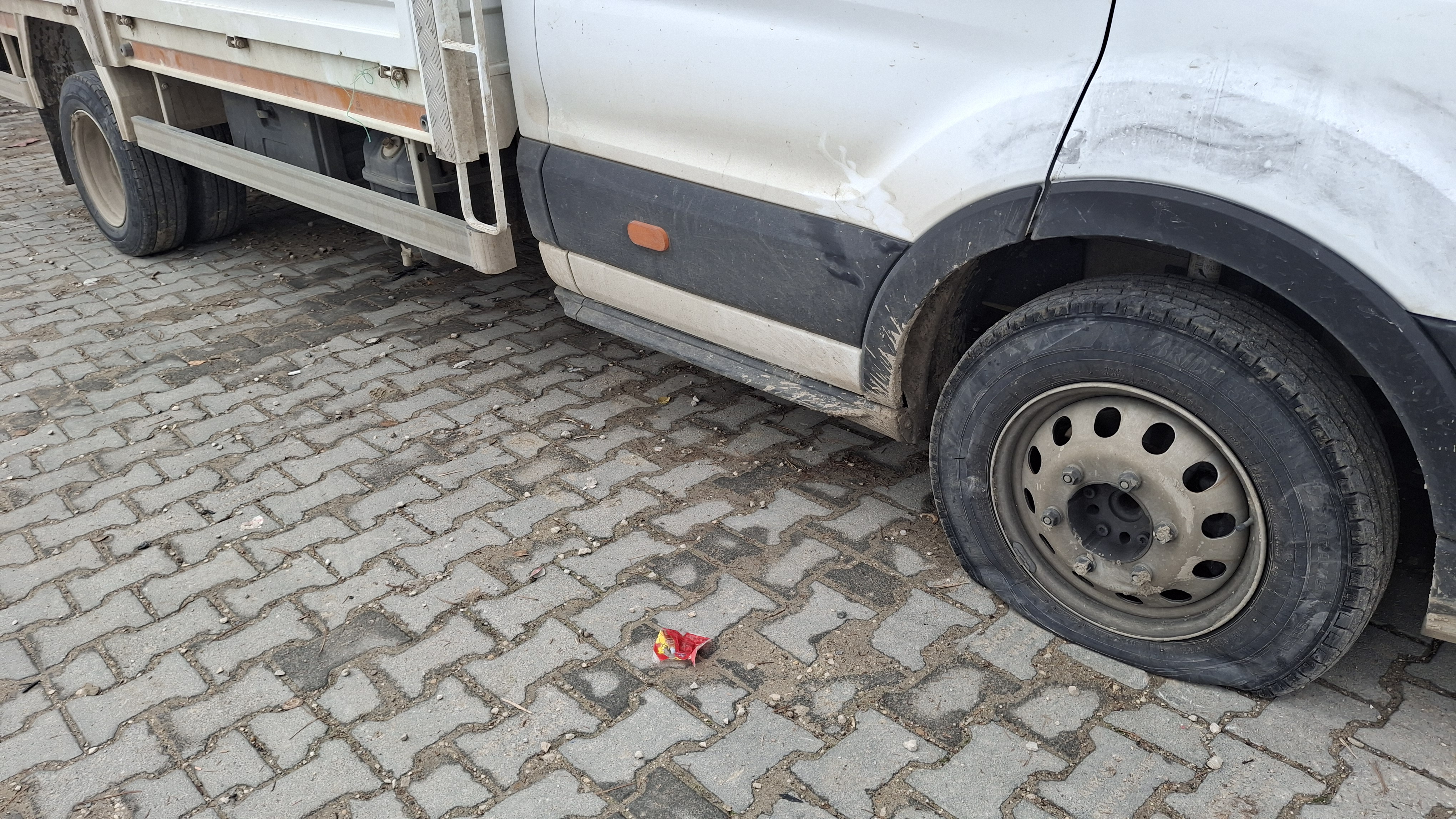 Ankara’da Sabotaj 17 Aracın Lastiğini Kestiler, Tutuklandılar