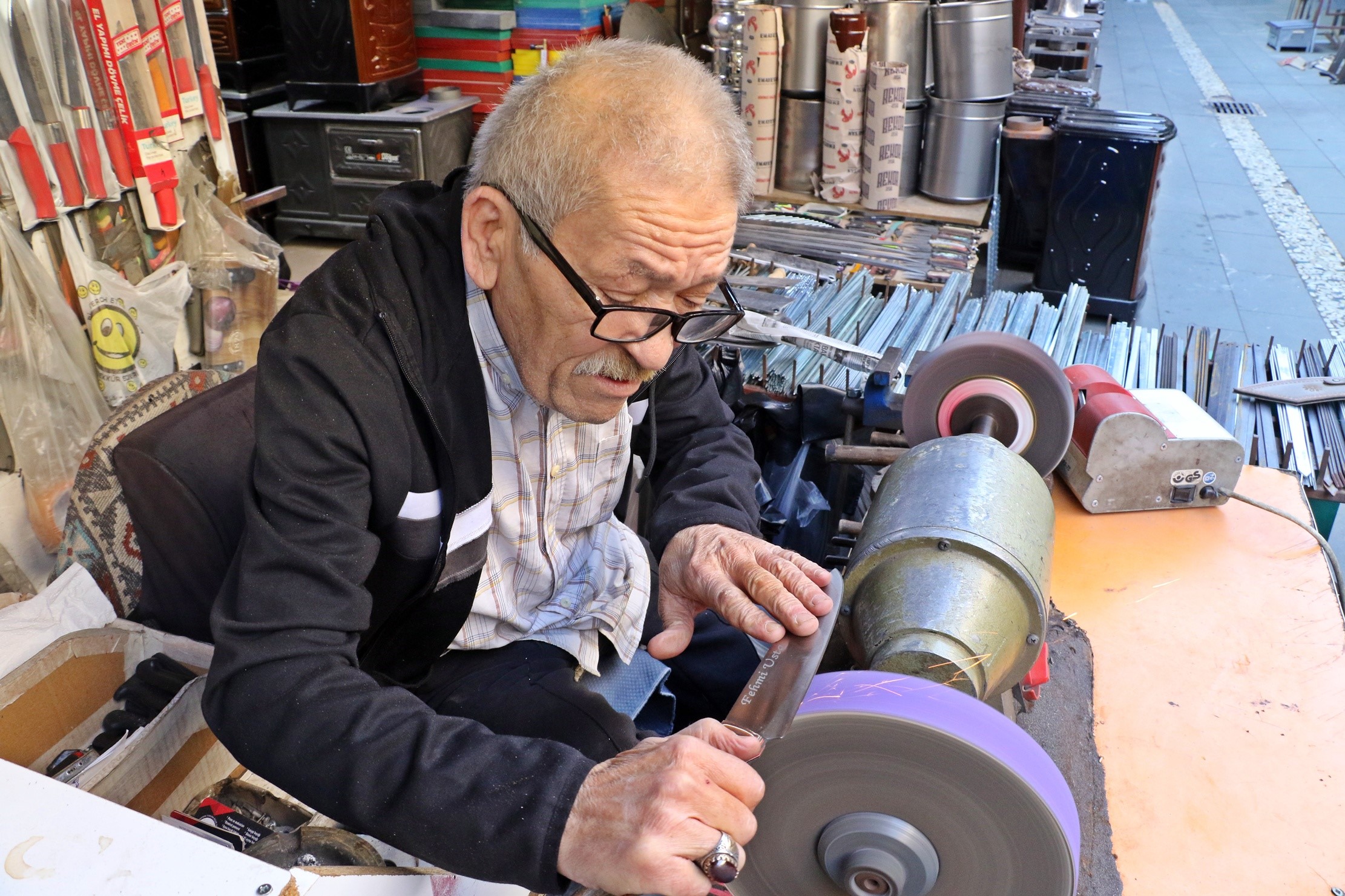 Antalya'da Bıçak Bileme Ustası ‘50 60 Bin Liraya Çırak Bulamıyoruz’