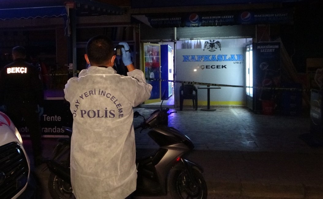 Antalya’da Market Kan Gölüne Döndü 2 Ölü3