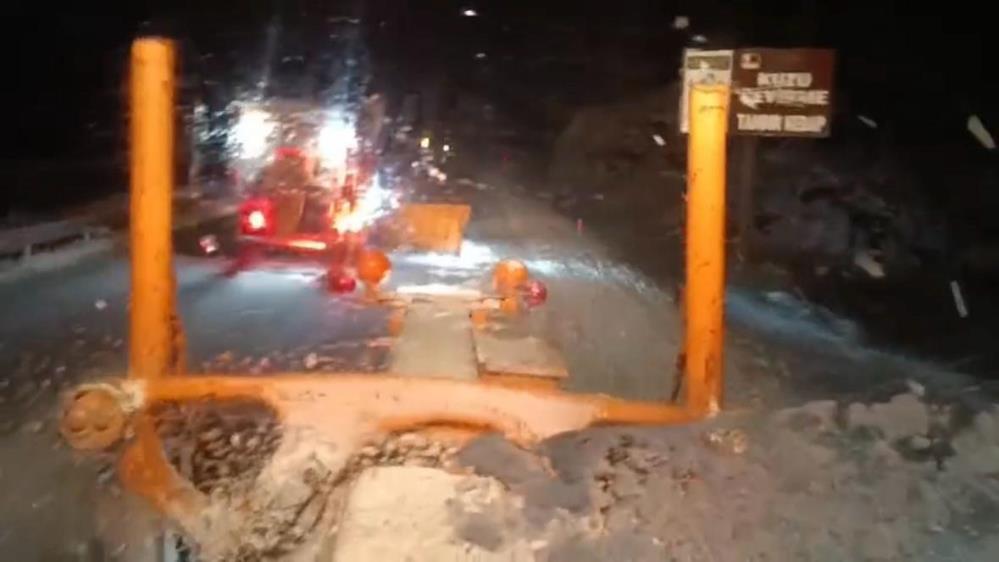 Antalya'ya Mevsimin Ilk Karı Düştü 3