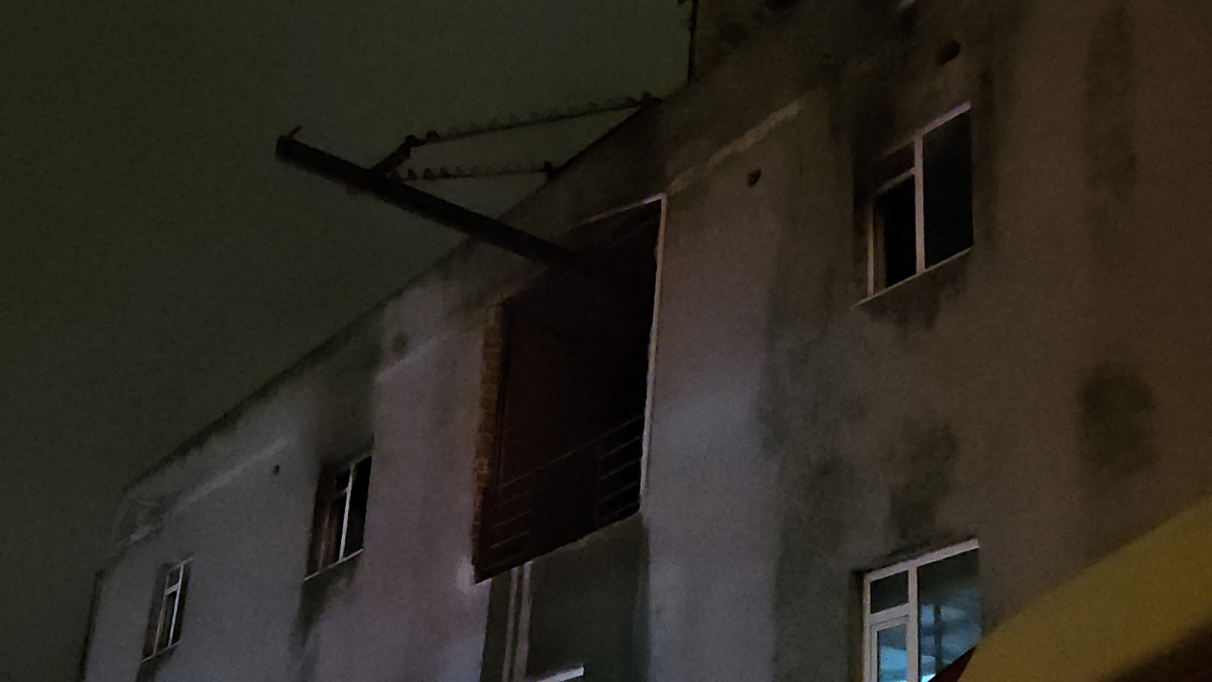 Arnavutköy’de Yangın Felaketi! İş Yeri Küle Döndü 1’I Ağır 3 Yaralı2