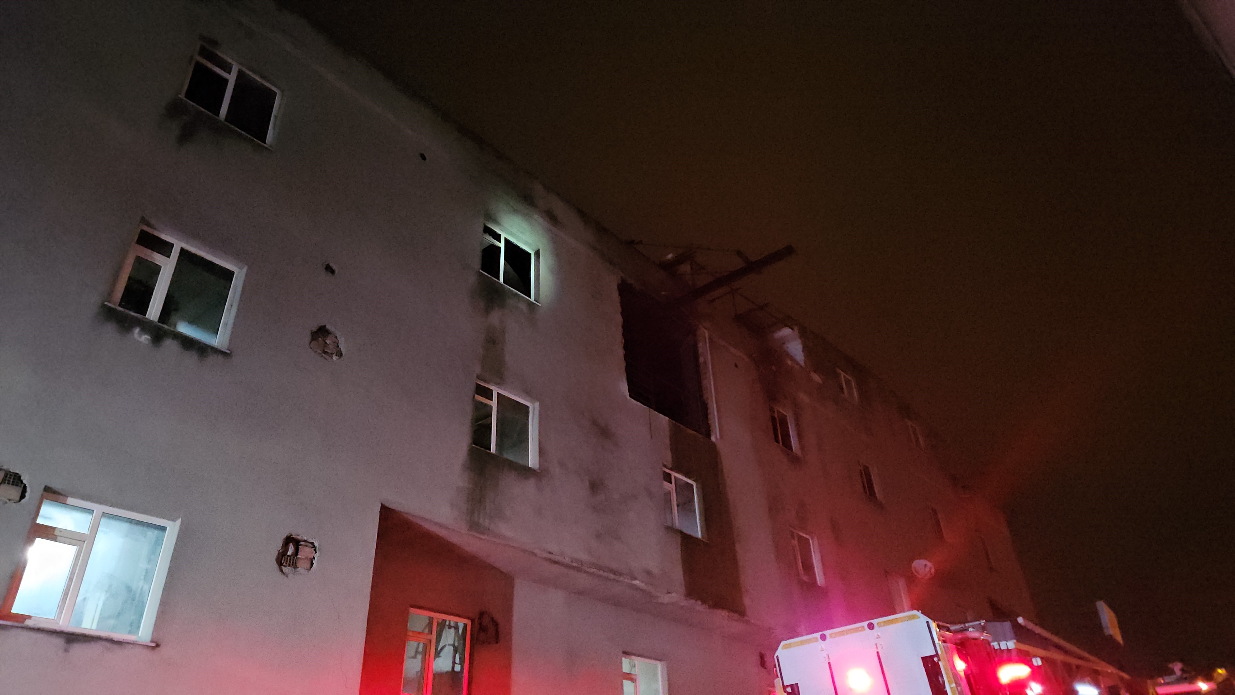 Arnavutköy’de Yangın Felaketi! İş Yeri Küle Döndü 1’I Ağır 3 Yaralı4