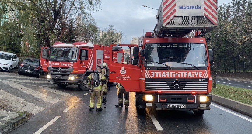 Ataşehir'de Otel Yangını! Ekipler Müdahale Ediyor3