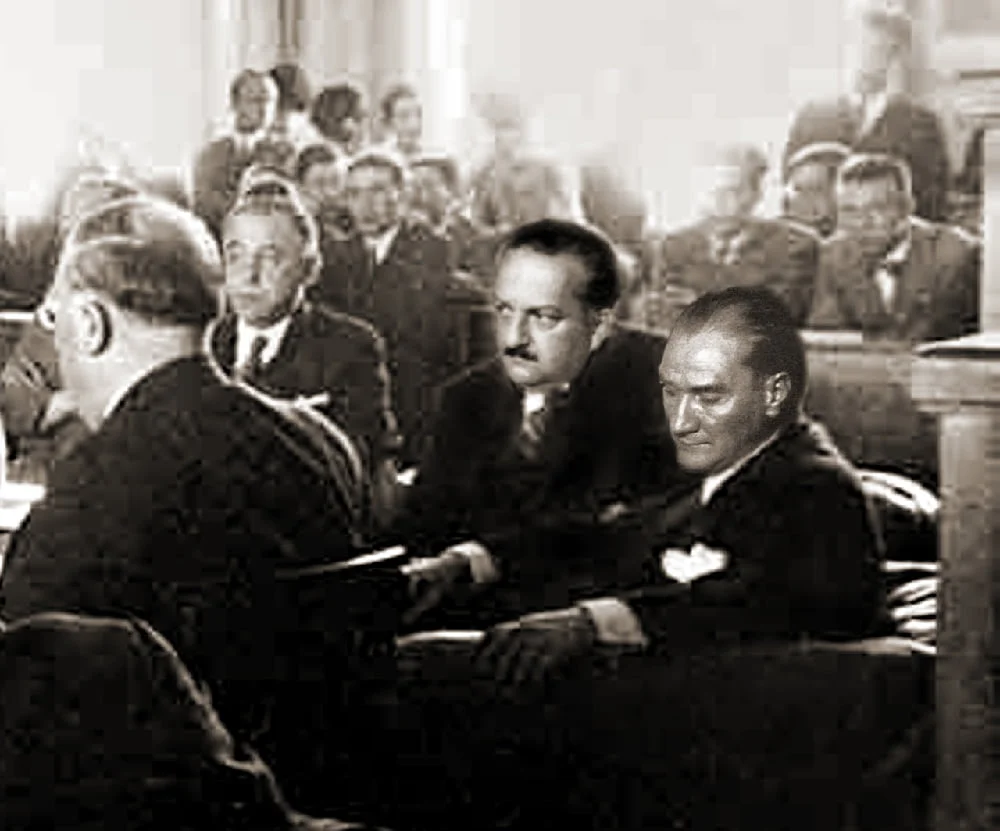 Ataturk Ve Mahmut Esat Bozkurt Ankara Hukuk Mektebi