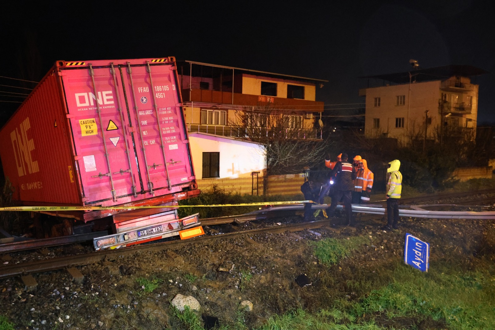 Aydın’da Korkunç Kaza! Tır Raylara Uçtu Sürücü Hayatını Kaybetti2