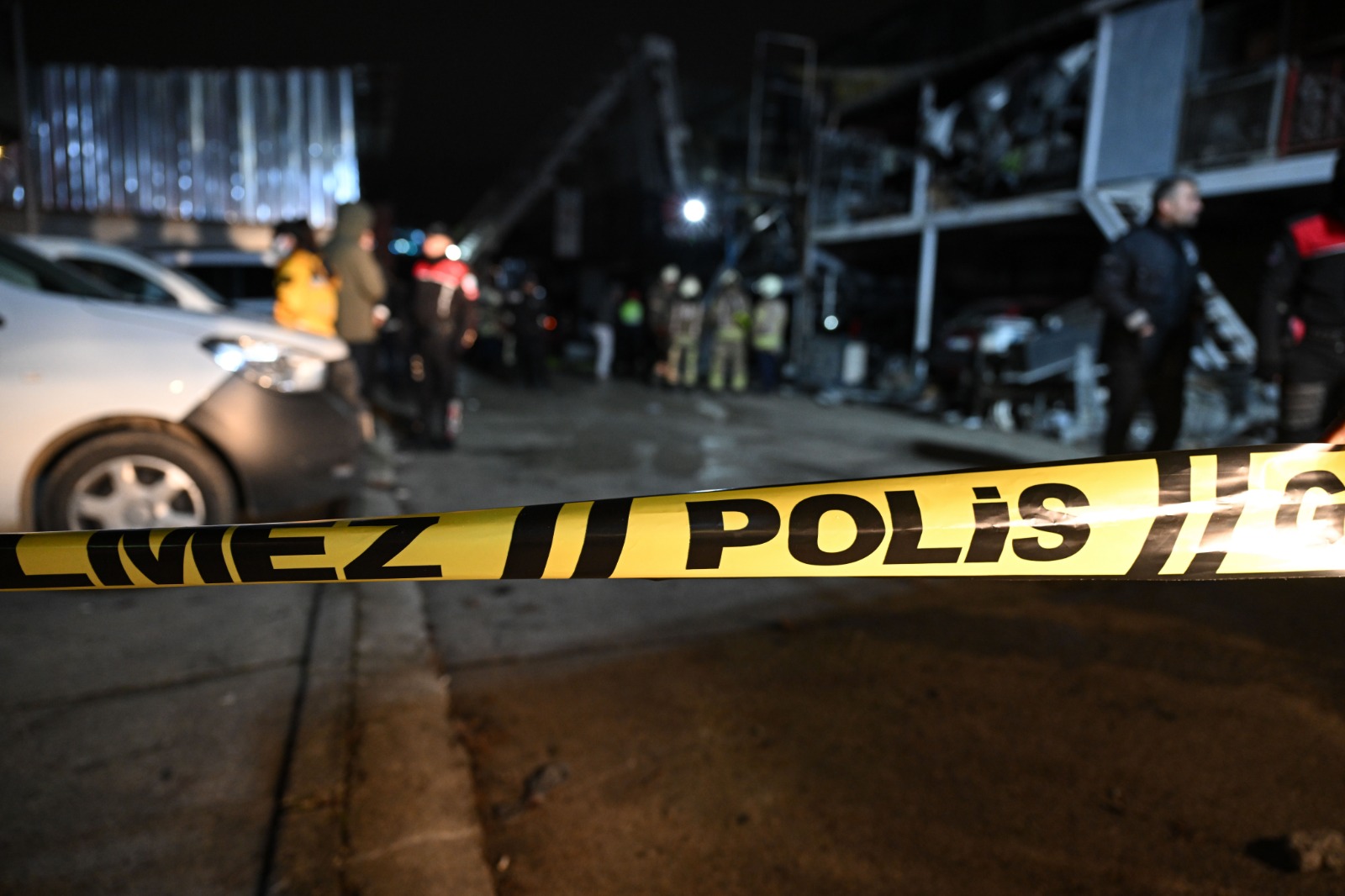 Başakşehir'de Oto Sanayi Sitesinde Yangın! 1 Kişi Kurtarılamadı