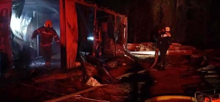 Bir Izmarit Yetti! Bursa’da Işçilerin Kaldığı Baraka Alevlere Teslim Oldu