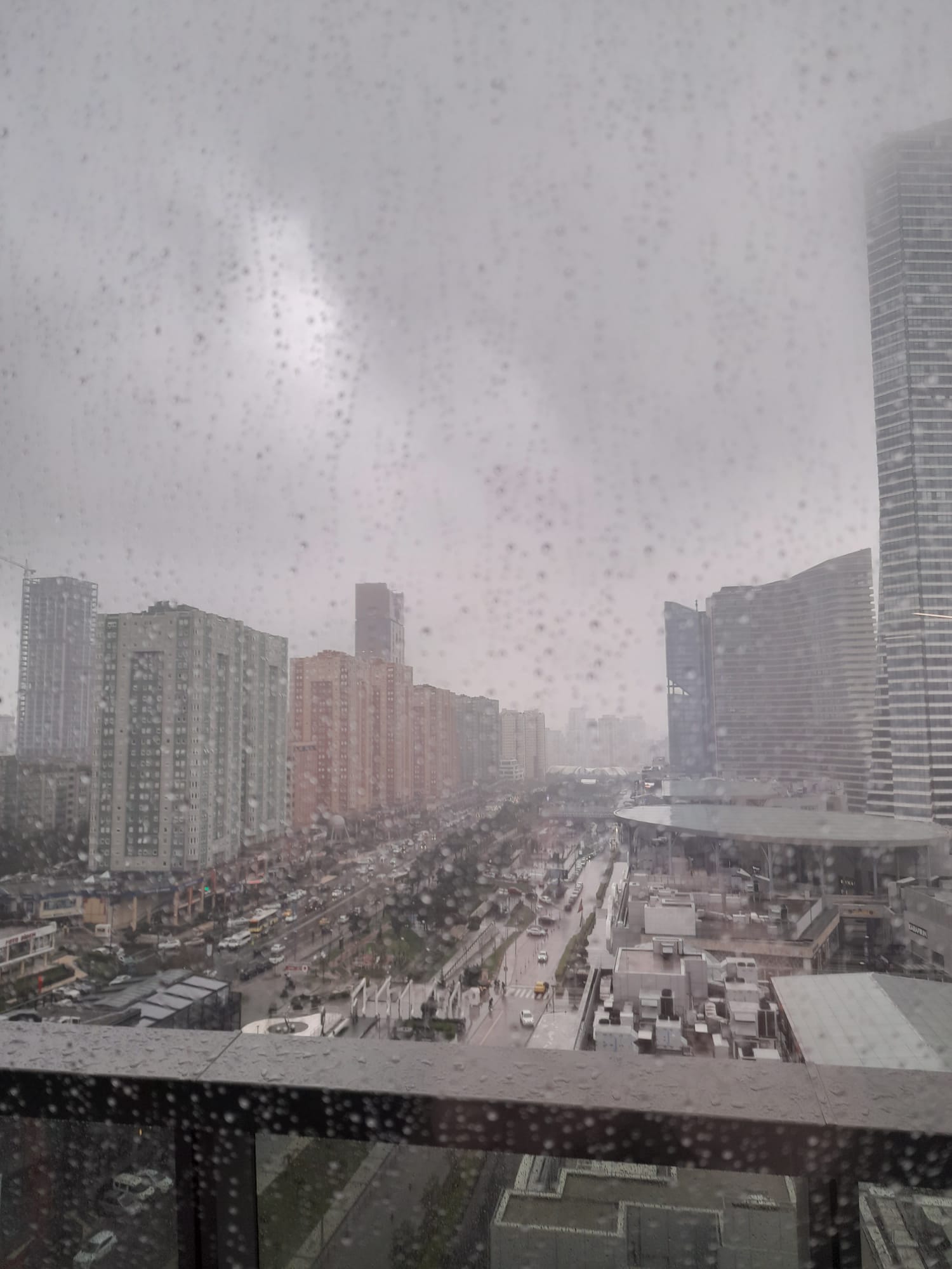 Bir Ucu Güneş, Bir Ucu Kar İstanbul’da Mevsim Karmaşası2