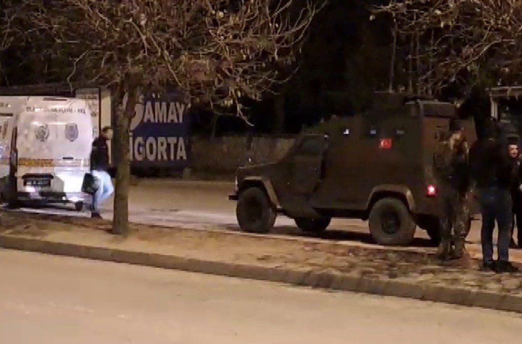 Gazete Kağıdına Sarılmış... Kahramanmaraş’ta Patlayıcı Ele Geçirildi1