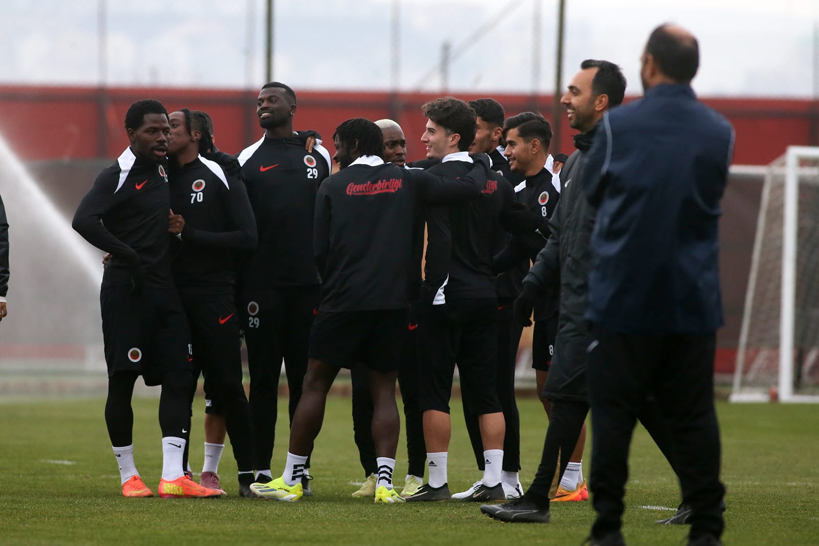 Gençlerbirliği Hazırlıkları Tamamladı! Yeni Başkan Haydar Arda Çakmak Takımı Yalnız Bırakmadı 2