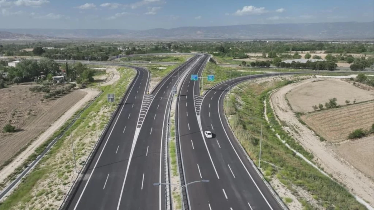 Haftanın Ilk Gününde Ankara’da Trafik Yoğunluğu! O Kavşak Ulaşıma Kapatıldı