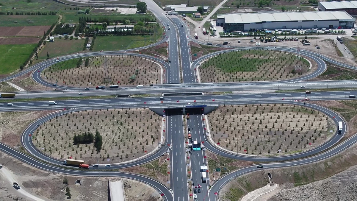 Haftanın Ilk Gününde Ankara’da Trafik Yoğunluğu! O Kavşak Ulaşıma Kapatıldı1