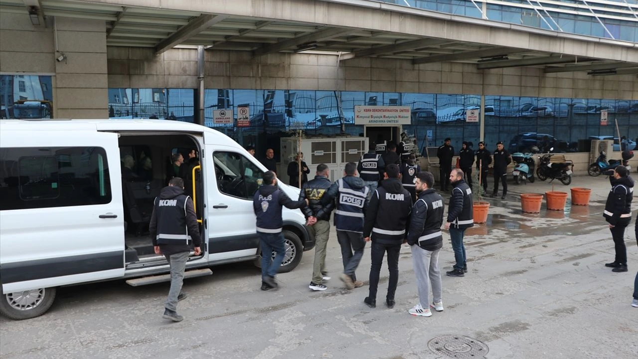 Hastanede Yasaklı Madde Test Sonuçlarıyla Oynamışlar! 19 Şüpheli Tutuklandı1