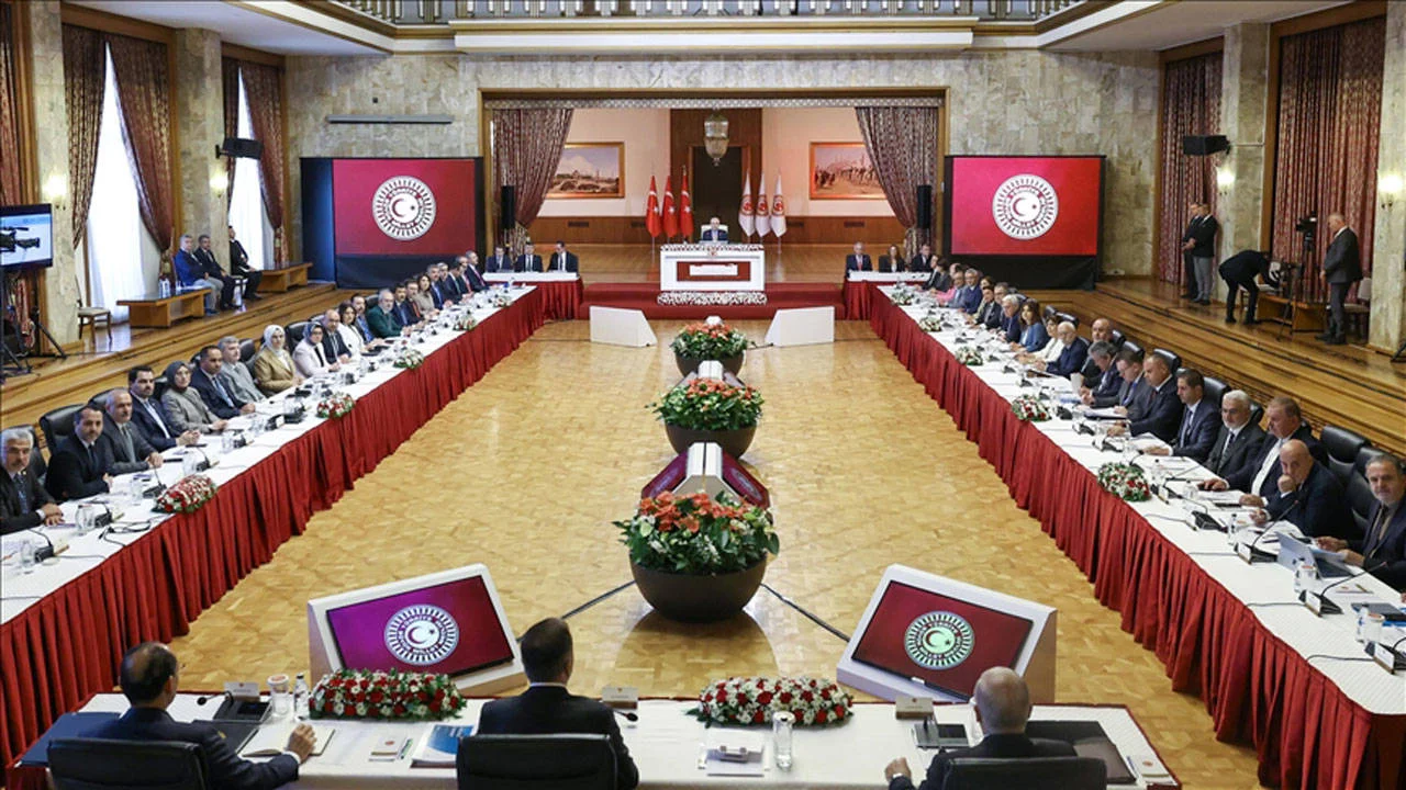 İmralı Ziyareti Sonrası Kritik Zirve Komisyon Bugün Toplanıyor