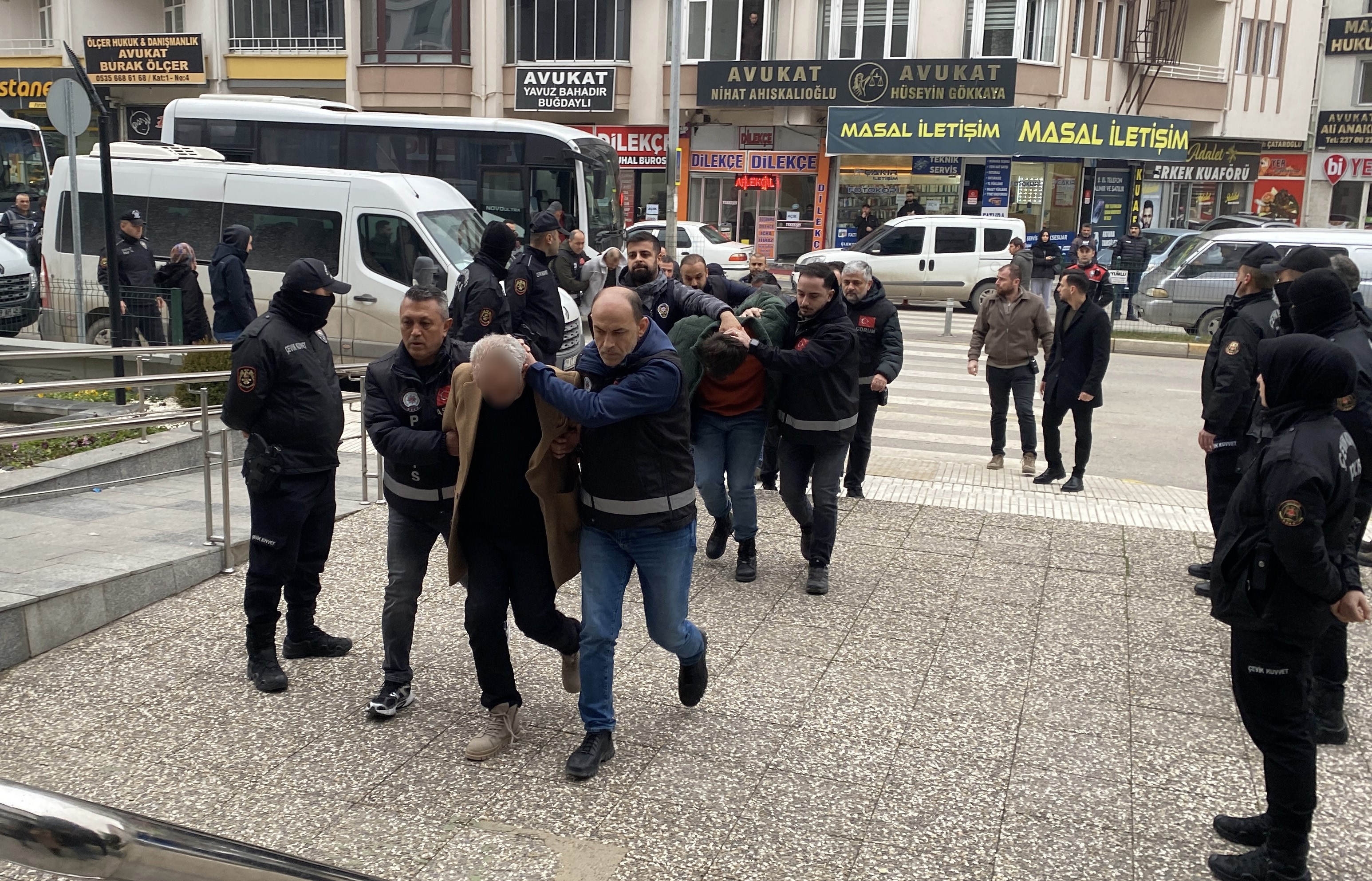 İnternetten Araç Satarken Bu Tuzağa Düşmeyin! 14 Dolandırıcı Yakalandı